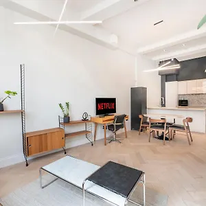 Apartment Perfect For 6 - 2 Bedroom 2 Bathroom By The Famous Hammersmith Riverside, London